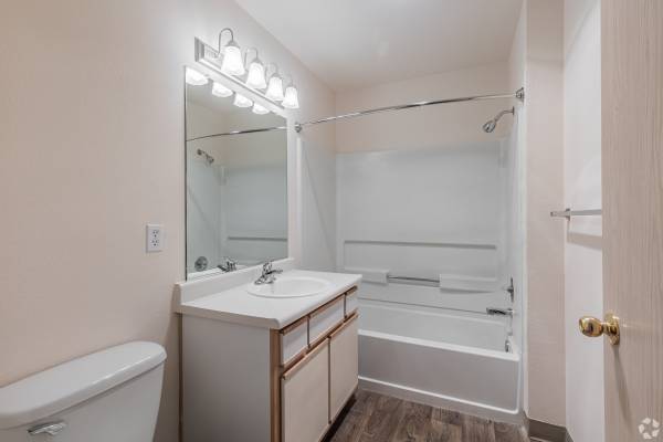 $1,775 / 2br - 1037ft2 - 2BR Apartment Minutes from Clackamas Community College – Apply Today (Oregon City)63841709188099121