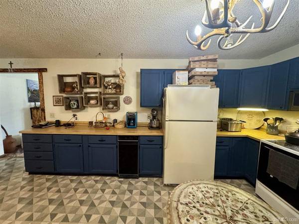 $199,500 3 BR, 2 BA Ranch-style home MLS 50183641 (Crystal Falls)64151608709635123