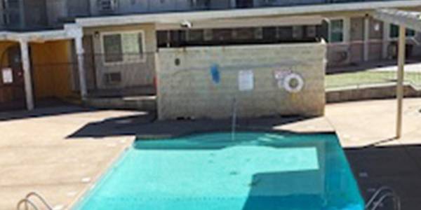 Easy freeway access, Sparkling swimming pool 1