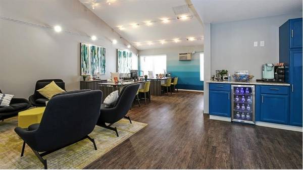 $1,550 / 2br - 1047ft2 - Internet Access: Dial-Up, Window Coverings, Ceiling Fan (12501 Portland Ave, Burnsville, MN)64003960488707120