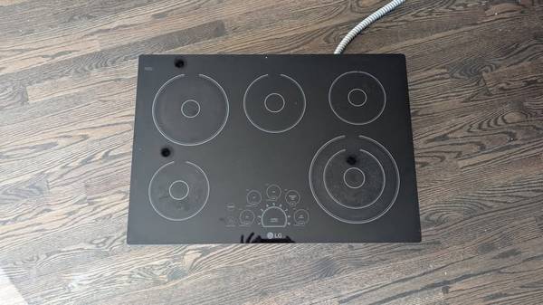 LG Electric Glass cooktop - Excellent 1