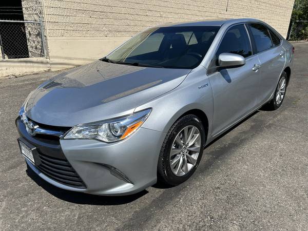2015 Toyota Camry Hybrid XLE Sedán -- Pocas millas, completamente equipado, ahorro de combustible -- - $20,950 (Kirkland)63469751029379120