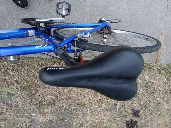 Grande, bicicleta híbrida de aluminio Cannondale Quick 6, de 21 velocidades. - $150 (Richmond/¿Entrega en Richmond BART?)63471255022339122