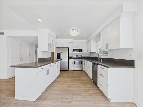 Gourmet Designer Kitchens ^ 2 Bedroom in Newport Beach 1