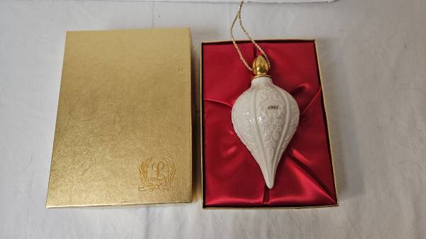 Lenox 1983 Annual Christmas Ornament 1