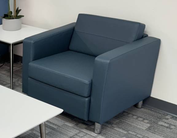 Office Armchair with Power Outlets 1