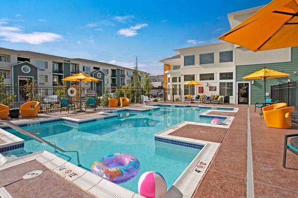 $1,440 / 461ft2 - Beautiful studio on 1st floor with washer/dryer! 1 MONTH FREE! (Wenatchee)63894342411011123