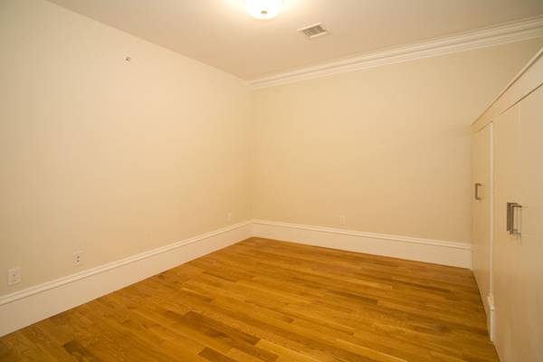 $2,800 Modern South End Studio For $2,800 AVAIL NOW (South End)64213550740609124