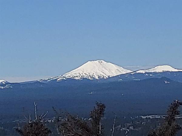 $1,785 / 2br - 845ft2 - Pet paradise! 2 Bed/1 Bath perfect for furry companions. (Bend - 8 Minute Drive to Pine Nursery Park Site)63839294849283120