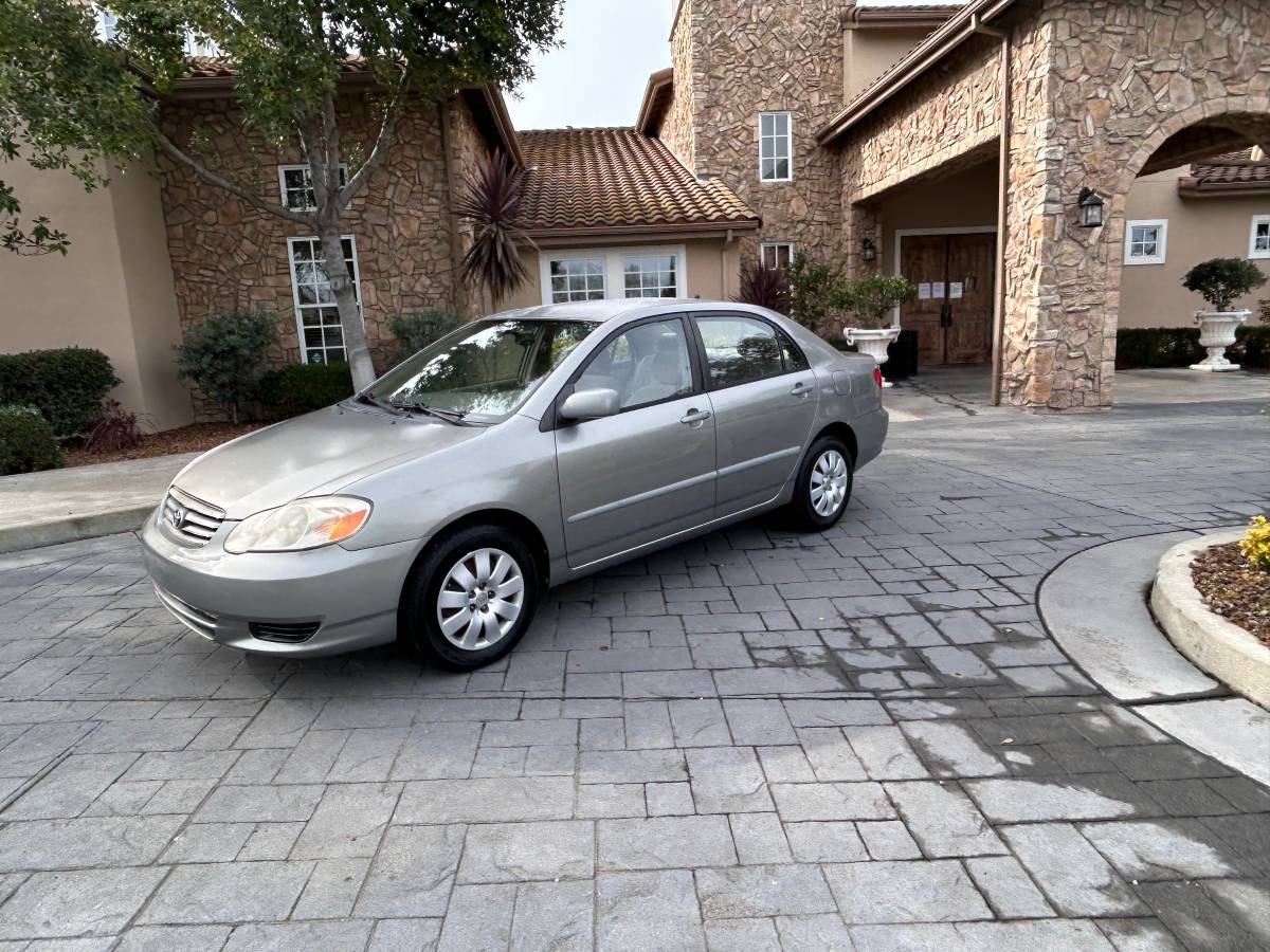 2004 Toyota Corolla one owner car
