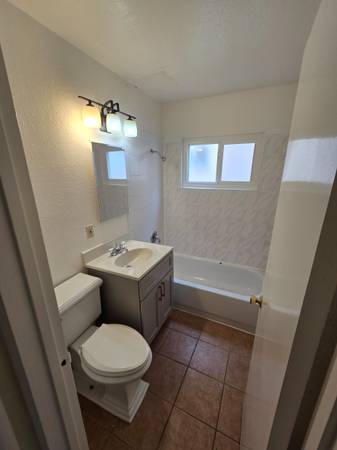 $1,895 / 1br - Bright One Bedroom Unit in Charming Ashby Neighborhood! (berkeley)63667924851073123