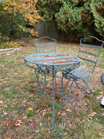 Garden Accent Bistro Table and Chairs 1