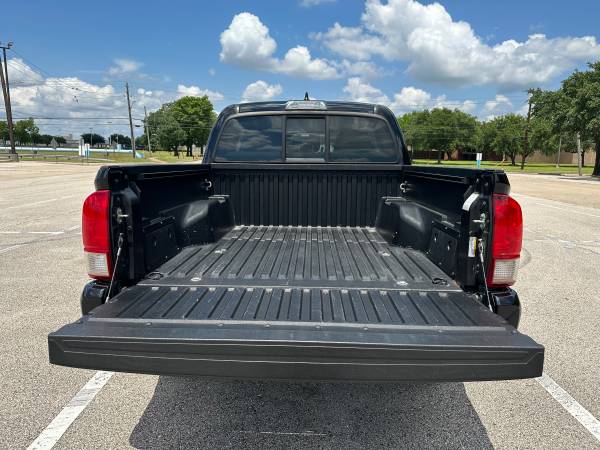 Toyota Tacoma 2018 - $17,800 (Alief)63622178196993124