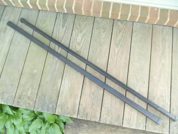 - Thule cargo rack rectangular bars 1