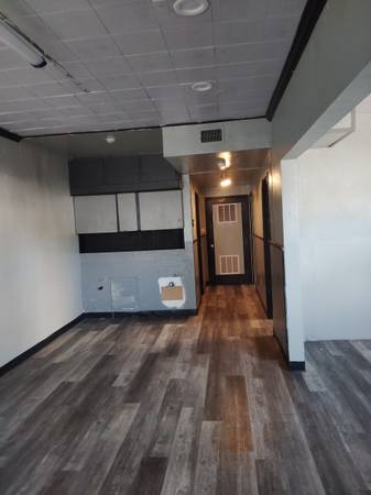 $1,300 Hair salon or office space for lease63654928764547123
