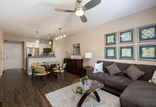 $3,928 / 2br - 907ft2 - State-Of-The-Art 24hr Fitness Center, USB Outlet Recepticles (Pacific Highlands Ranch)63663888081283120
