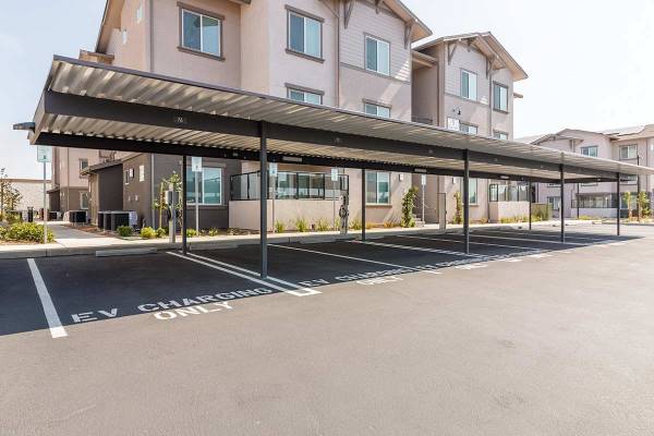 $3,445 / 3br - 1369ft2 - Plush Carpeting in Bedrooms, EV Charging Stations, On-Site Management (fairfield / vacaville)63946803641602124