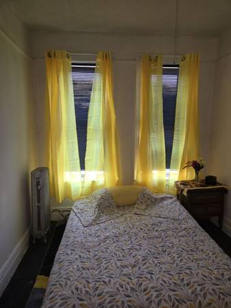 $950 / 1br - (1) Large clean rooms for rent (Brooklyn)64033291698435124