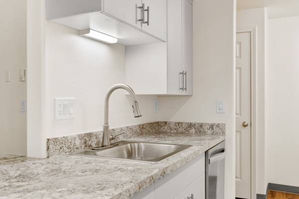 $1,745 / 1br - 724ft2 - RARE! 1 BEDROOM // PETS OK! // LOTS OF NEW UPGRADES! (2020 NE Linnea Drive Bend, Oregon)63839294929027121