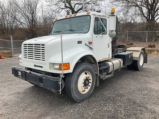 2000 International Single Axle 94,000 original miles with 20 ton Winch 1