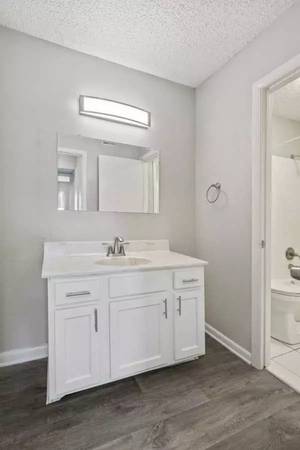 $1,317 / 2 habitaciones - 1100 pies² - ¡Simplemente impresionante! Amplio de 2 habitaciones, 1 baño con mucha luz (Nashville)63673267749507121
