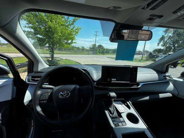 2025 Toyota Sienna VMI Rear-Entry Wheelchair Accessible Van #607 - $70,709 (Tulsa)63469606813315124