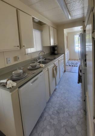 $3,299 / 2br - 800ft2 - 2 Bd / 1ba home, Parking and mail outside your door, Pet friendly ! (sunnyvale)63851969424771122
