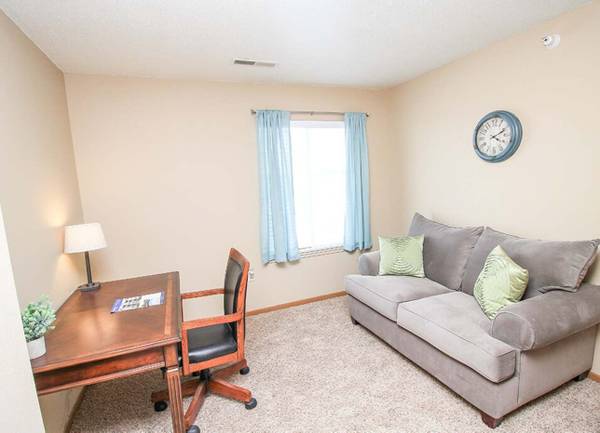 $1,480 / 3br - 1160ft2 - It’s the most WONDERFUL time of the year…for moving! (1000 East 17th Street, South Sioux City, NE)63846412459265120
