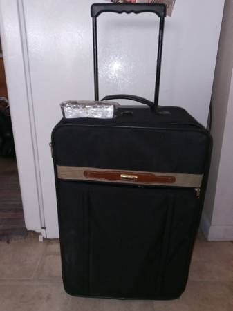 Lucas 24" rolling retractable luggage bag 1