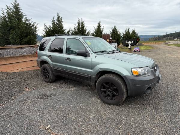 2005 Ford Escape 1
