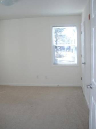 $2,250 / 2br - 750ft2 - Planta baja - edificio tranquilo (Tewksbury)63839292553089124
