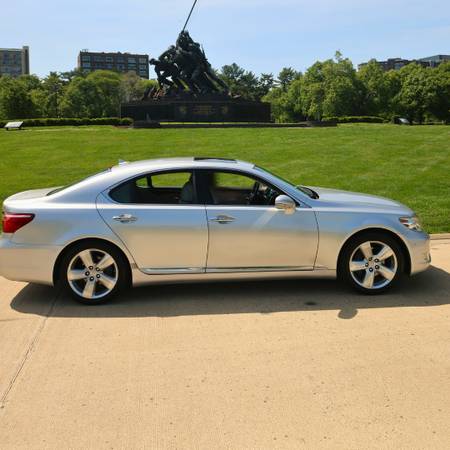 2011 LEXUS LS460 - perfect condition -garage kept - Lexus serviced - $12,995 (Arlington)63616289531137121