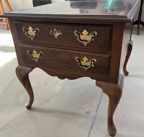 Queen Anne Style End Table w Drawers 1