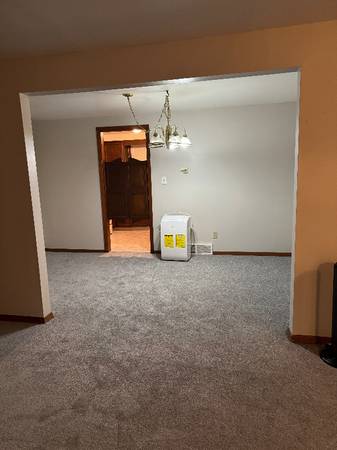 $1750.00 / 3br - 3087ft2 - Welcome to this beautifully refreshed home featuring three bedrooms an63856988328065124