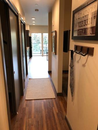 $2,225 / 1br - 553ft2 - Open 1x1 w/ Balcony in Adored Neighborhood (Lower Queen Anne)64031309061378122