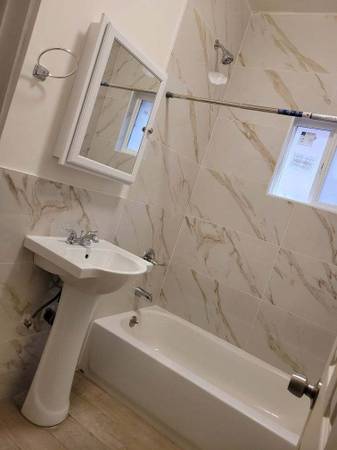 $1,450 / 500ft2 - Large Studio mid wilshire 2nd floor (Mid wilshire)63701034548737122