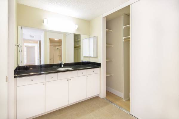 $5,022 / 3br - 1679ft2 - Walk-In Closets, City & Bay Views, Dog Play Park (burlingame)63667924390147123