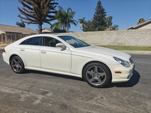 2008 Mercedes Benz CLS550 Diamond White Edition 1 de 550 - $16,50063618270938113123