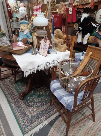 ANTIQUES & COLLECTIBLES 1