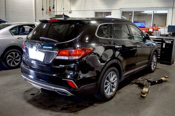 2017 *Hyundai* *Santa Fe* *SE 3.3L Automatic AWD* Be - $12,300 (Richfield Bloomington Honda)63489926963459122