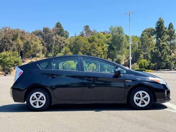 2012 Toyota Prius Híbrido TÍTULO LIMPIO Ahorrador de Gasolina BAJAS MILLAS Cámara de Reversa - $8,900 (Hayward)63654698839553123