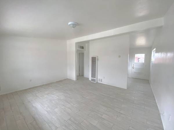 $975.00 / 3br - 1145ft2 - 3 BD 1 BA Available to Rent63687913428225122