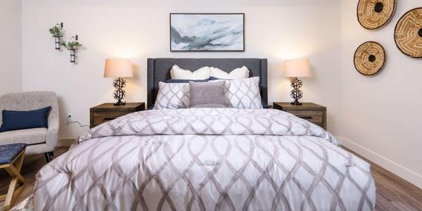 $3,232 / 1br - 790ft2 - Grand waterfront promenade with seating & bike racks, A Must See (Ventura)63668253468675123