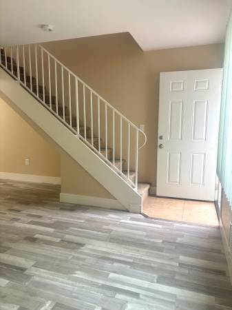Spacious 1BD/1BA with Loft-Style Stairs – Half Off First Month Rent 1