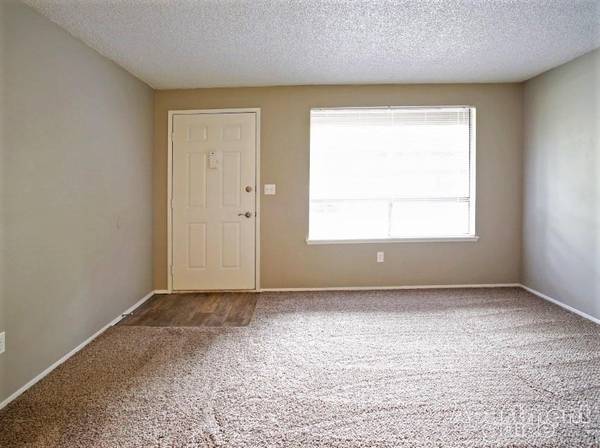 $2,131 / 2br - 1009ft2 - In-Home Washer & Dryer, Full Renovations63885012617731120