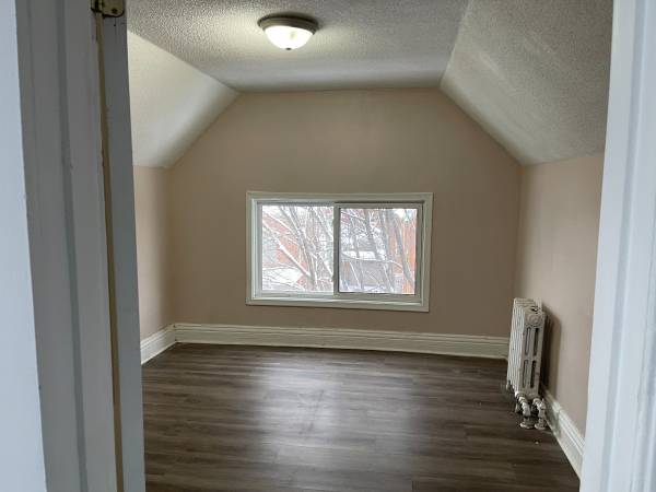 Renovated 1,600-sqft 2-Bed + Water/AC/Heat Incl! (Ontario Ave)
$1,600
Hamilton Renovated 1,600-sqft 2-Bed + Water/AC/Heat Incl! (Ontario Ave)
$1,600
Hamilton