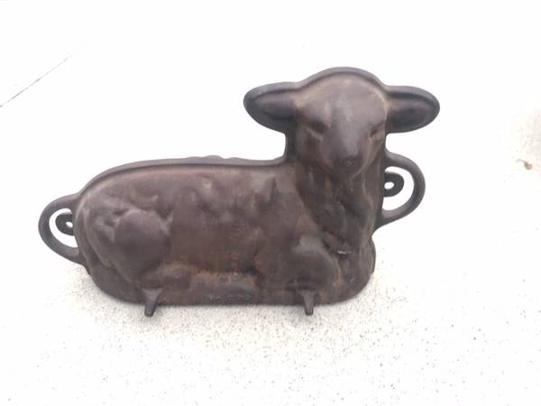 Cast-Iron Griswold 866 Lamb cake mold 1