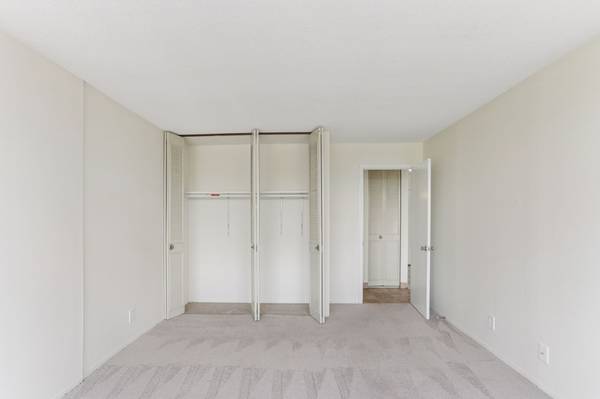 $1,345 / 1br - 750ft2 - NEWLY RENOVATED, TOP FLOOR: $500 off 1st mo. if lease starts by 11/1! (Prospect Park, Minneapolis)64003962094979122