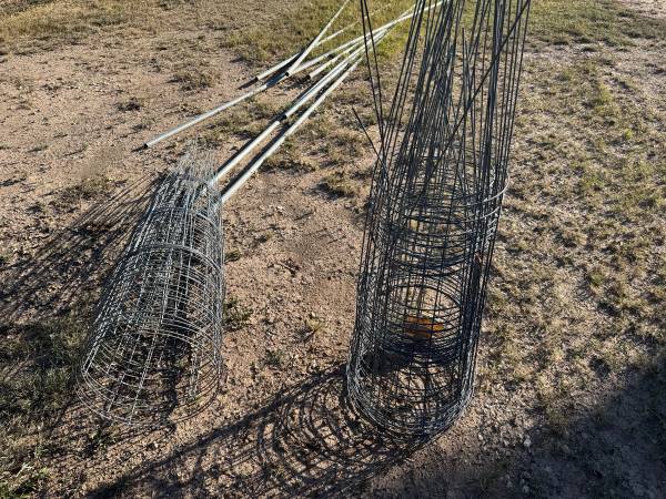 STEEL TOMATO CAGES 1
