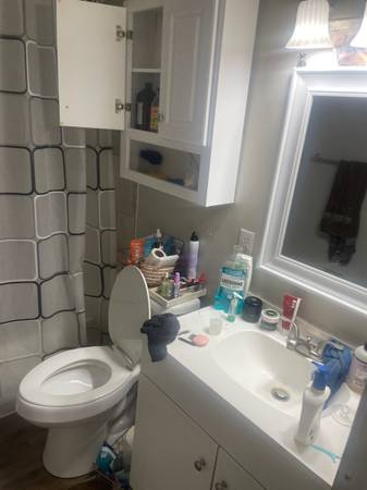 $1,100 / 2br - Lease takeover from october until april possible renewal (Lafayette)63680139799553123